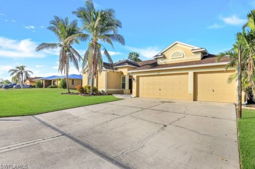 623 21st Ln, Cape Coral, FL 33990-2526