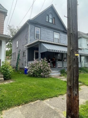 110 Richlieu Ave, New Castle, PA 16101-3560
