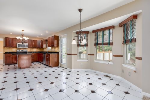 8526 Woodcreek Dr, Florence KY  41042-8237 exterior