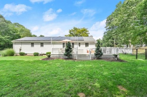 28 Coral Dr, Bridgeport, CT 06611-2627