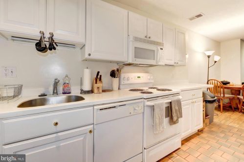 421 1st St, Washington DC 20003-1827 exterior