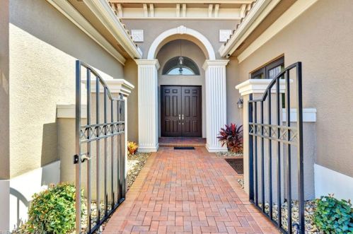 2708 Crystal Way, Naples, FL 34119-8676
