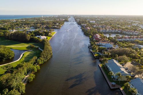 828 Kokomo Key Ln, Delray Beach FL  33483-6027 exterior