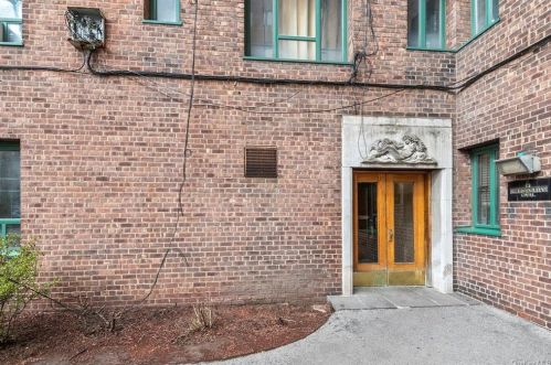18 Metropolitan Oval, Bronx NY  10462-6701 exterior