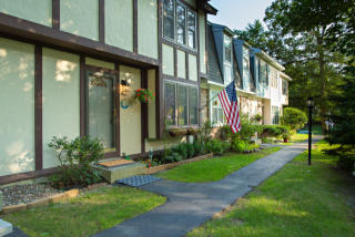 95 Sunny Brook Cir, Highland, NY 12528-1324