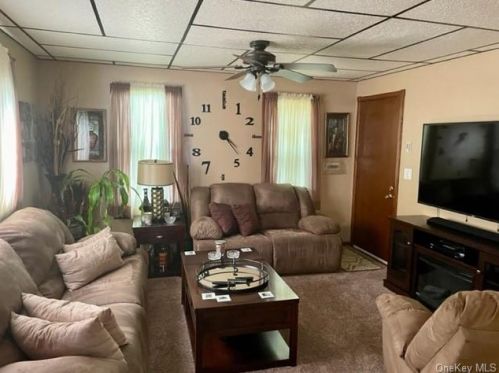 37 Wawayanda Ave, Middletown, NY 10940-6321