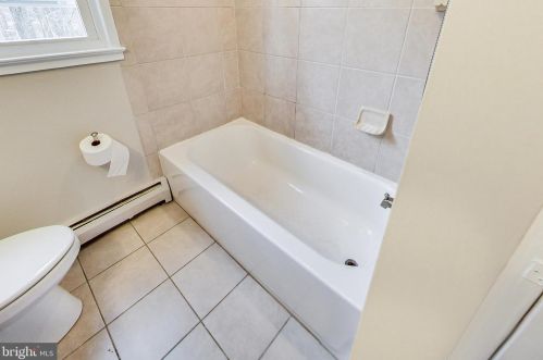 4326 Granby Rd, Woodbridge VA  22193-2514 exterior