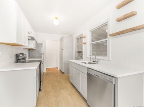 40 Glen Ave, Rye Brook NY  10573-2636 exterior