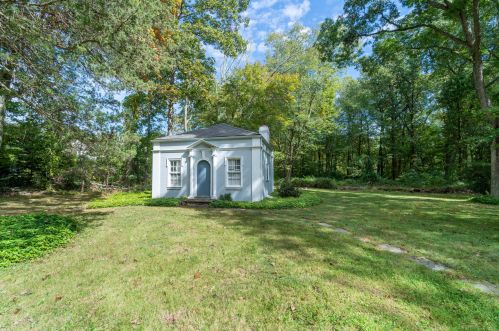 5 Father Peters Ln, New Canaan CT  06840-2215 exterior