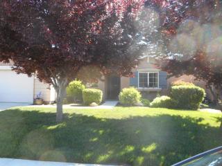 497 Duke Ave, Fresno, CA 93727-5561