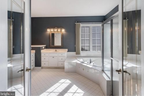 13101 Taverner Loop, Woodbridge VA  22192-5333 exterior