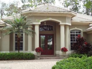 1607 Manchester Ct, Naples FL  34109-0430 exterior