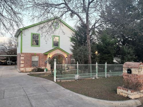 2802 21st St, Fort Worth, TX 76106-5033