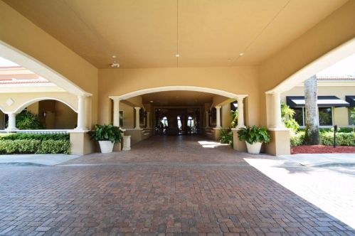 11652 Castellon Ct, Boynton Beach FL  33437-4085 exterior