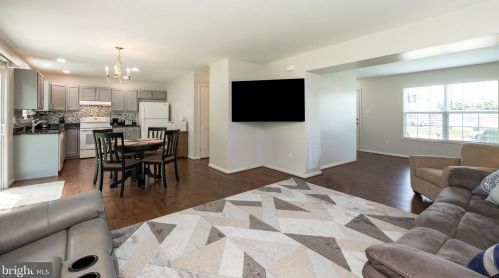 422 8th Ave, Parkesburg PA  19365-1360 exterior