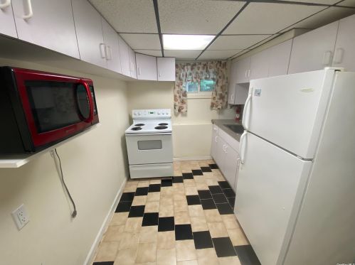 115 Ridge Rd, Wheatley Heights NY  11798-1052 exterior