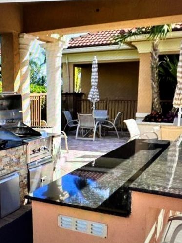 905 Villa Cir, Boynton Beach FL  33435-8921 exterior