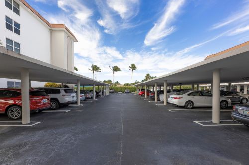 900 Dogwood Dr, Delray Beach FL  33483-4948 exterior