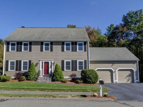 11 Villa Dr, Medway, MA 02053-1449