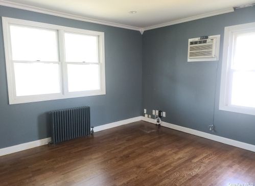 4 Iram Pl, Bethpage NY  11714-2832 exterior