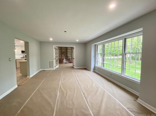 8 Tulip Tree Ln, Norwalk CT  06851-1409 exterior