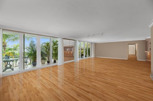 100 Worth Ave, Palm Beach, FL 33480-4447