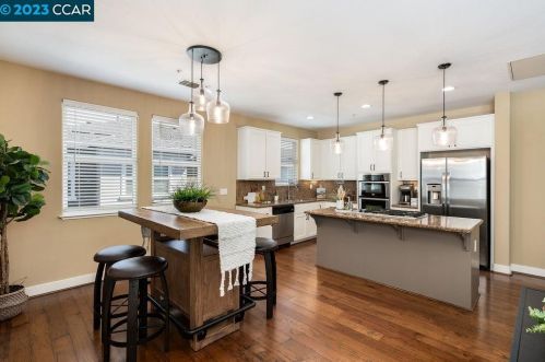 296 1 St, Benicia CA 94510-3553 exterior