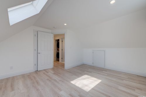 27 Walnut Ln, Hicksville NY  11801-5737 exterior