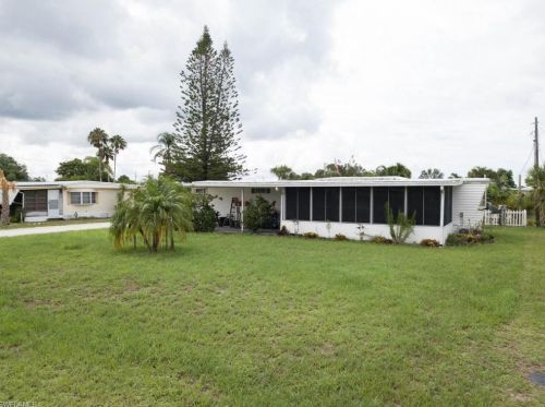 4743 Sandpiper Dr, Saint James City FL  33956-2810 exterior