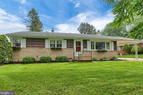 541 Old Orchard Ln, Camp Hill PA  17011-1829 exterior