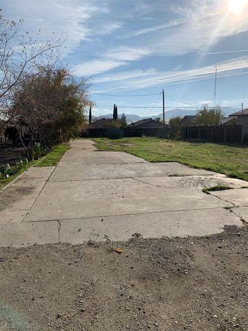 408 Stanislaus St, Avenal, CA 93204-1354