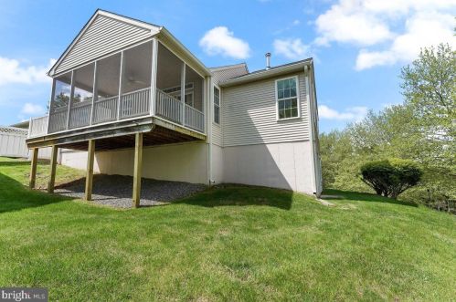 808 Phipps Woods Ct, Glen Mills PA  19342-2243 exterior