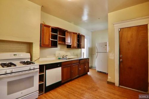 13 Essex St, East Orange NJ  07017-1305 exterior