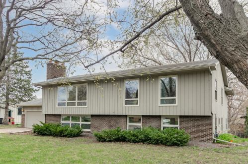 9919 Oxborough Rd, Minneapolis, MN 55437-2348