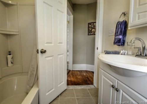 398 Milford Point Rd, Milford CT  06460-5337 exterior