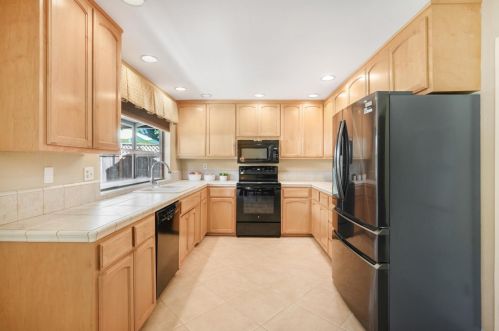 16711 Willow Creek Dr, Morgan Hill CA  95037-4819 exterior