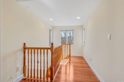 42 Stephen Ave, New Hyde Park NY  11040-3131 exterior