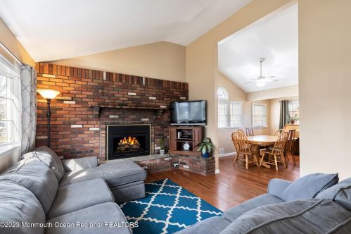 277 Middle Rd, Hazlet, NJ 07730-2326
