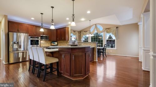 606 Green Meadow Dr, Douglassville, PA 19518-1344