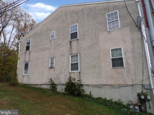 226 Elmwood Ave, Woodlyn, PA 19094-1622