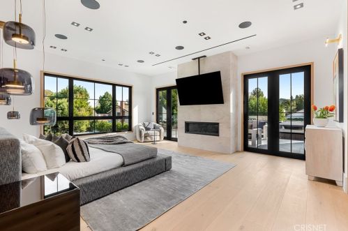 4508 Haskell Ave, Van Nuys CA  91436-3148 exterior