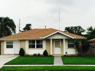 556 Deerfield Rd, Gretna, LA 70056-2812