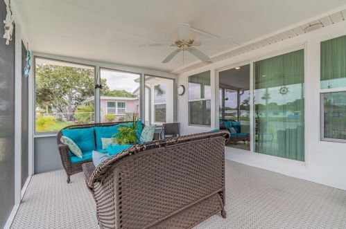 4047 Star Island Dr, Tarpon Springs FL  34691-3443 exterior