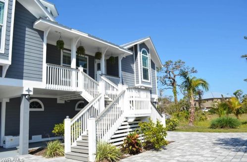 8563 Juneau Ct, Saint James City FL  33956-0032 exterior