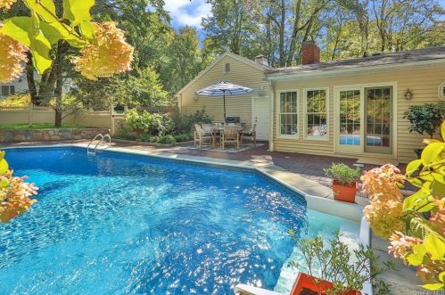 124 Quinn Rd, Briarcliff NY  10510-2133 exterior