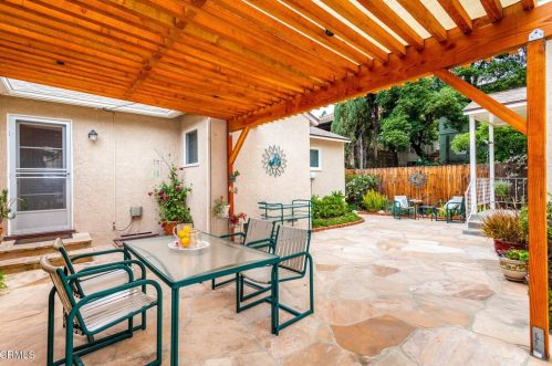 1873 Los Encinos Ave, Glendale CA  91208-2221 exterior