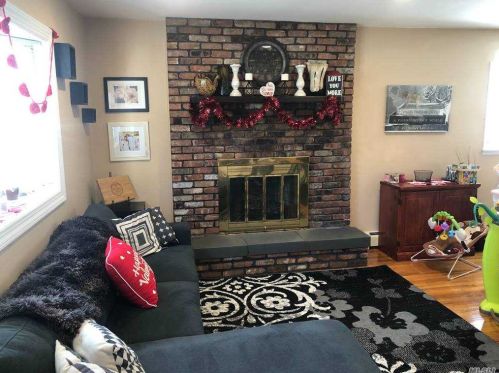 18 Olive St, Lake Grove, NY 11755-3106