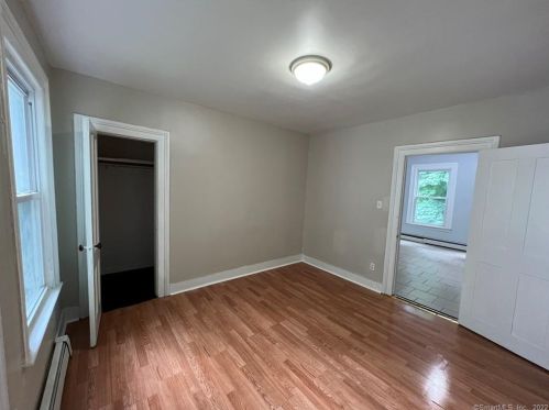 18 Camp St, Waterbury CT  06704-3928 exterior