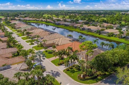 8801 One Putt Pl, Fort Pierce FL  34986-3068 exterior
