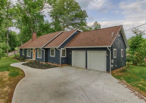 702 Lake Forest Dr, Knoxville, TN 37920-5912